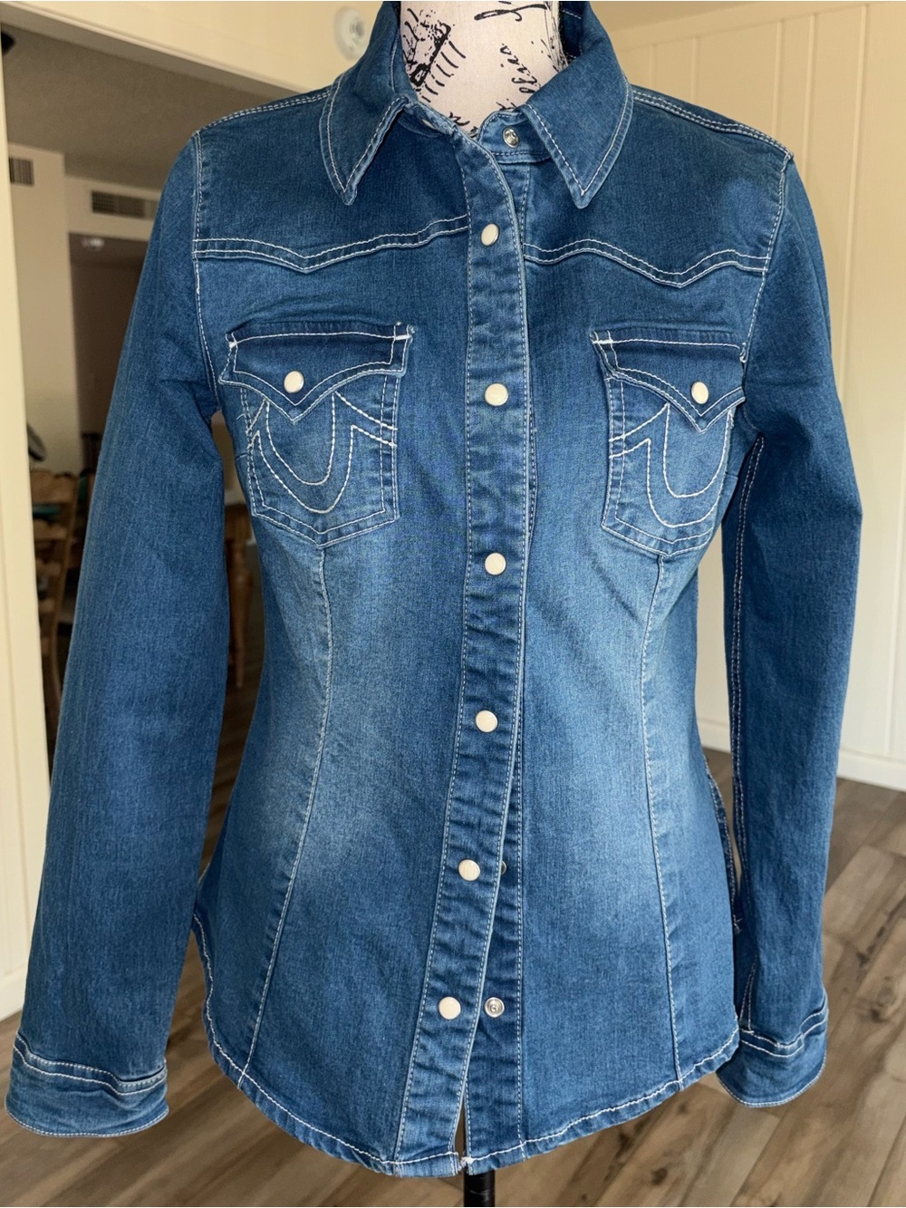 True Religion Medium Blue Denim Women's Western Shirt Jacket — Size Small